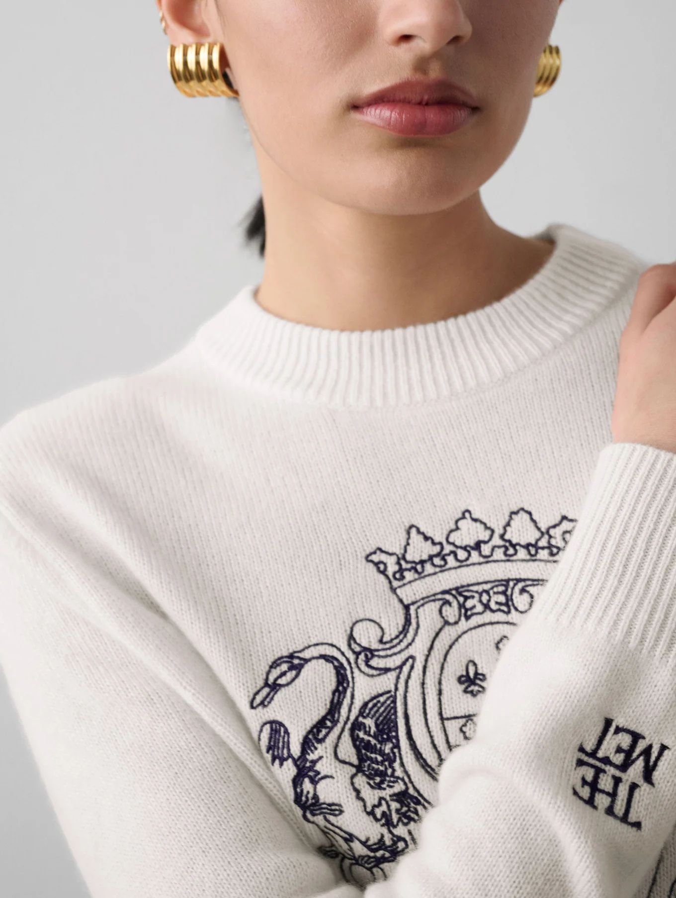 Cashmere Coat Of Arms Embroidered Crewneck | White and Warren