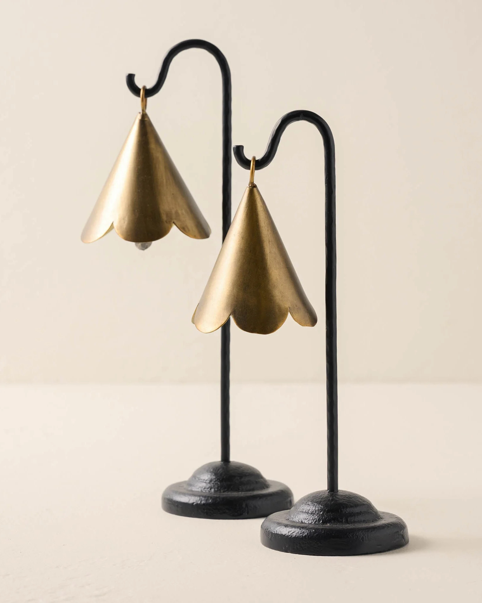 Mariel Standing Scalloped Bell | Magnolia