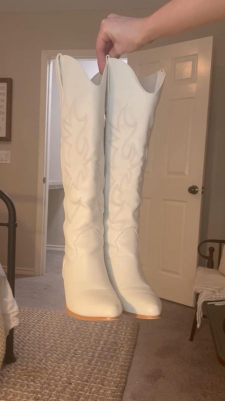Rodeo szn 🤠🫶

Western wear inspo looks with my white Amazon western boots.



#LTKSeasonal #LTKshoecrush #LTKstyletip
