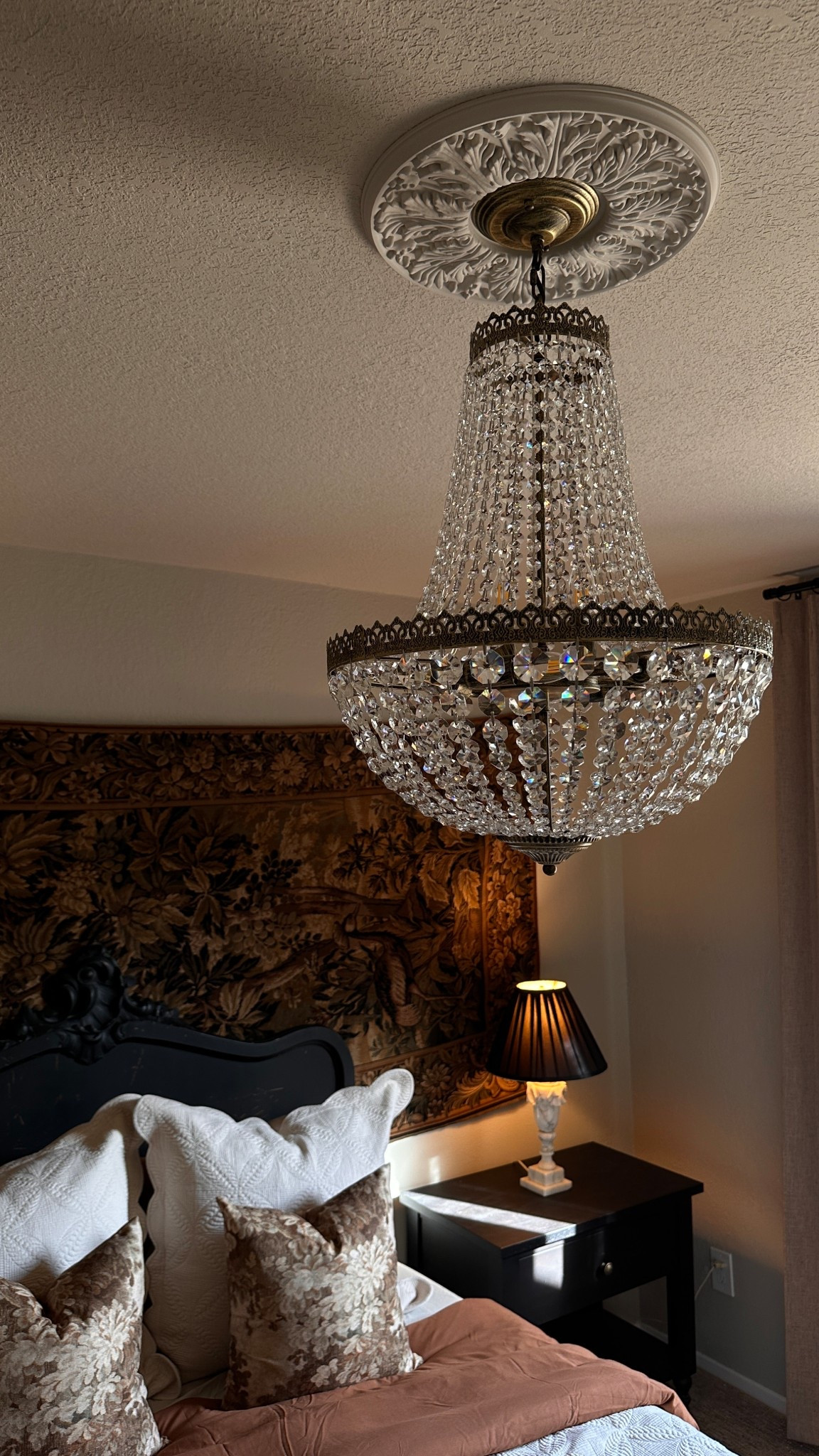 French chandelier from Amazon for the cottage! It’s $179 too and really large!!

#LTKHome