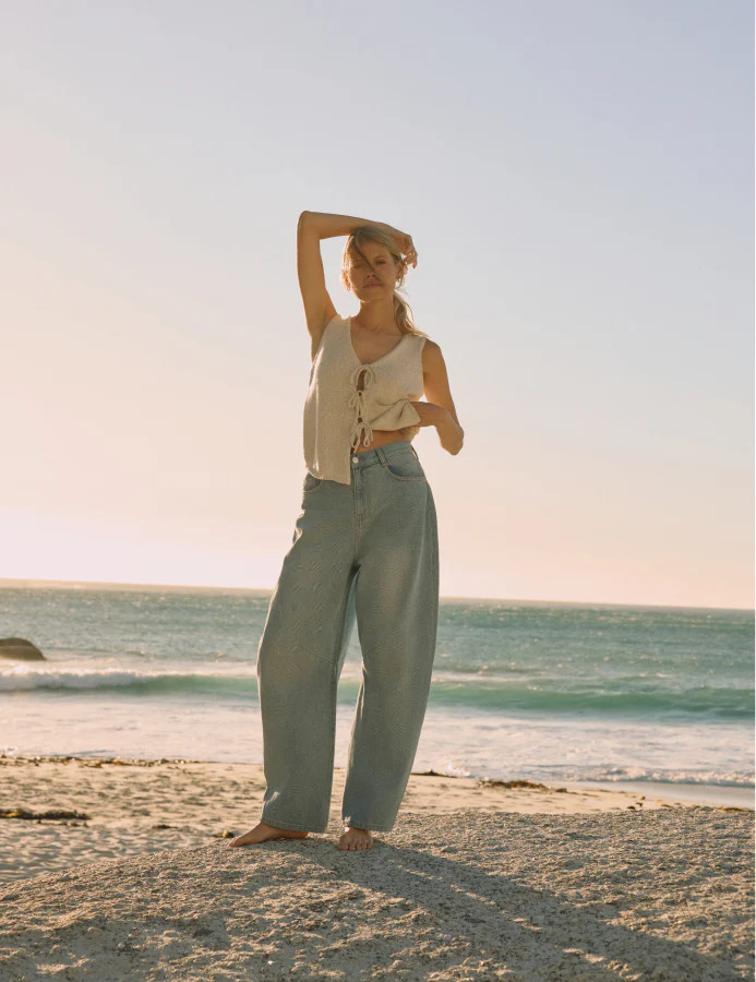 Light Wash Denim Horseshoe Barrel Jeans | Nobody's Child