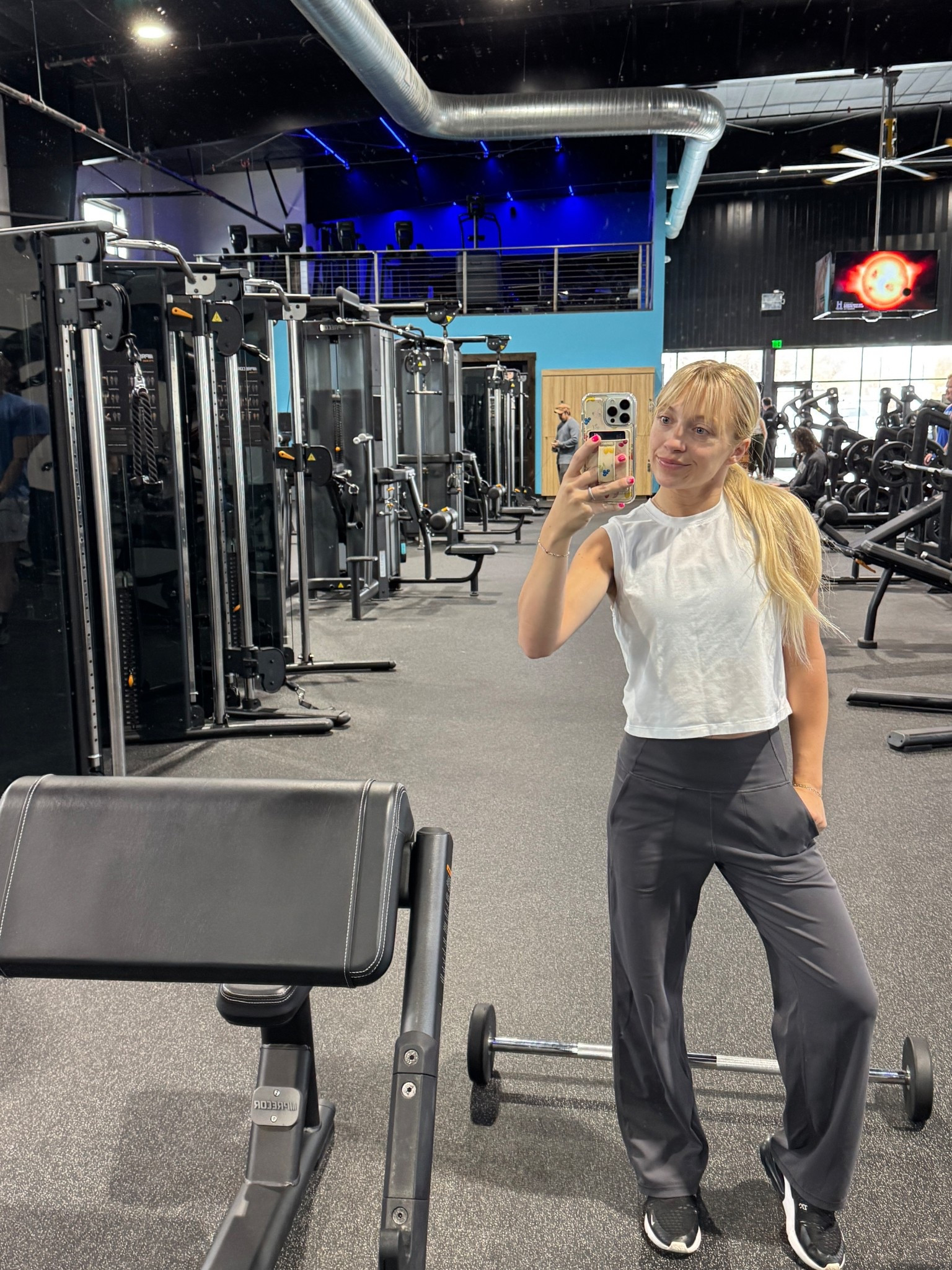 happy friday! gym ootd 