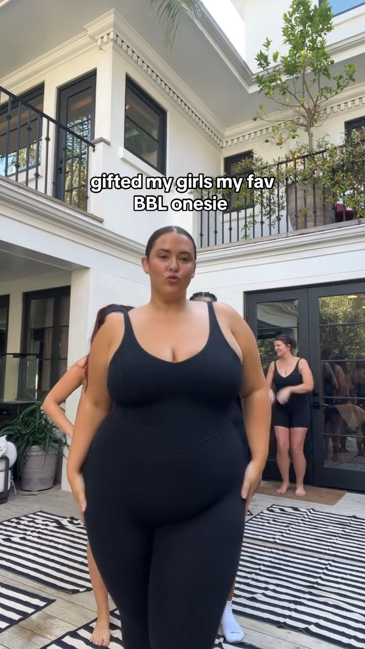 bachelorette wellness weekend starting off with morning yoga 🙆‍♀️ @Vitality 

#activewear #workout #jumpsuit

#LTKActive #LTKStyleTip #LTKPlusSize