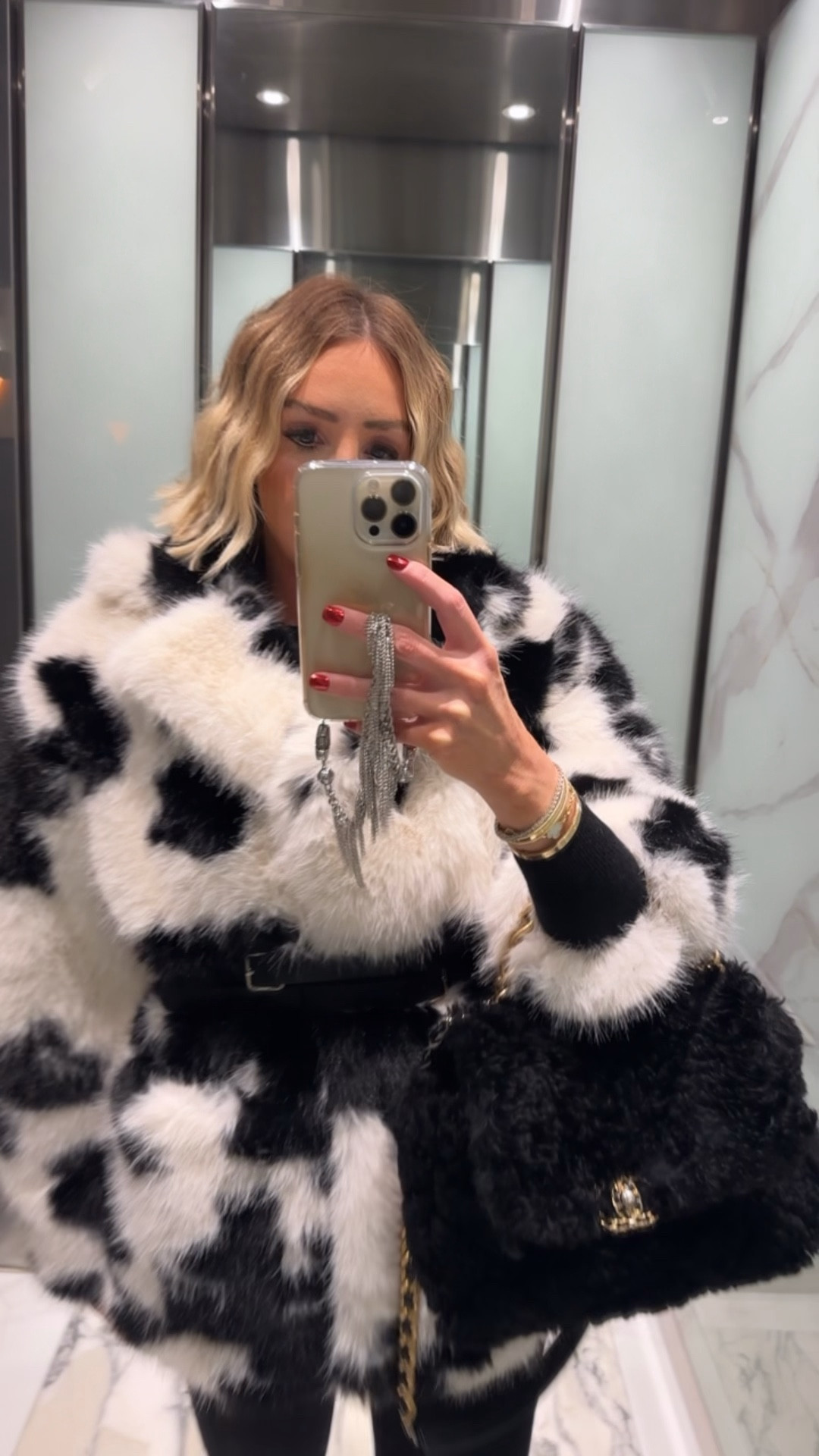 Day look in NYC 😍 this jacket is so fun and comes with the belt! 