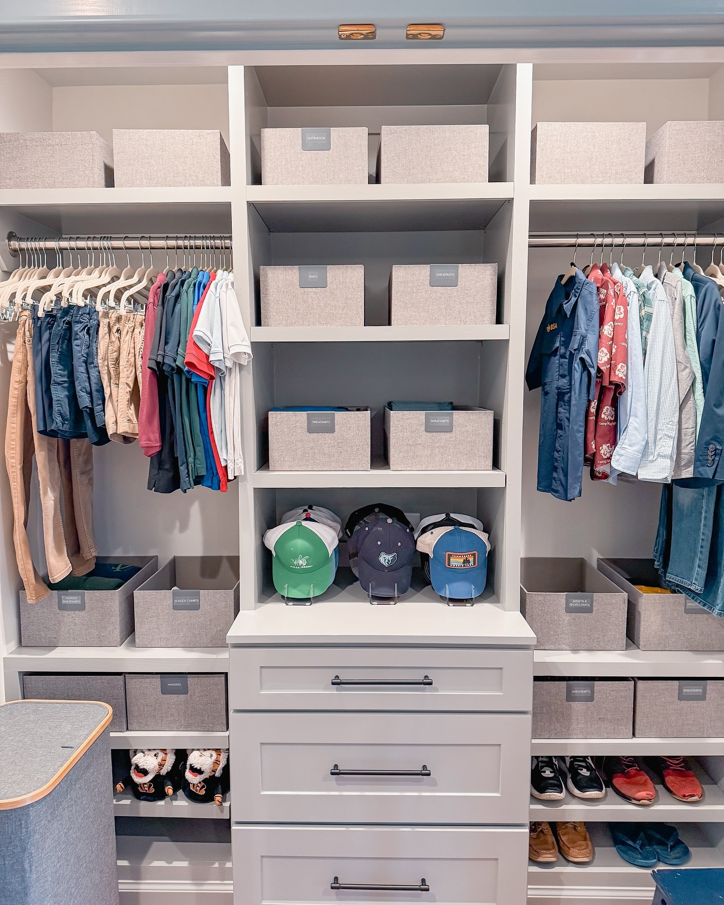 This boy’s closet is organization perfection! 👔✨

We love a school uniform zone for easy morning grab-and-go, labeled bins for folded sweatshirts he can see at a glance, and drawer dividers that keep everything in its place.

When every item has a clear home, getting dressed becomes effortless and mornings run smoother for everyone!

Stay tuned for his room setup later today! 

#sortandsimplifyorganizing #nashvillehomeorganizer #nashvillehomes #organizedkids #organizedkidscloset