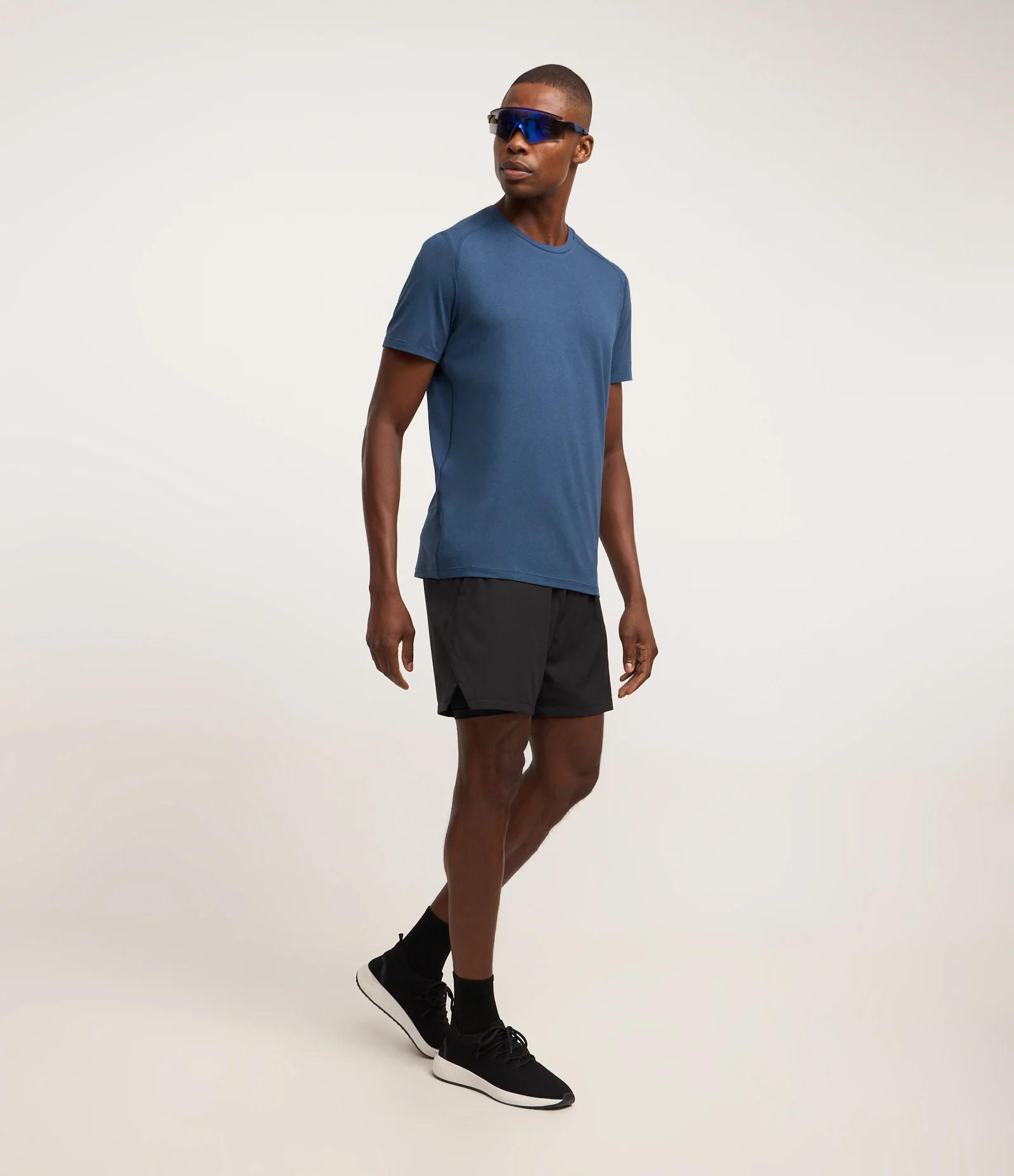 Camiseta Esportiva em Tecnologia Dry com Etiqueta na Barra Azul Escuro - Lojas Renner | Renner (BR)