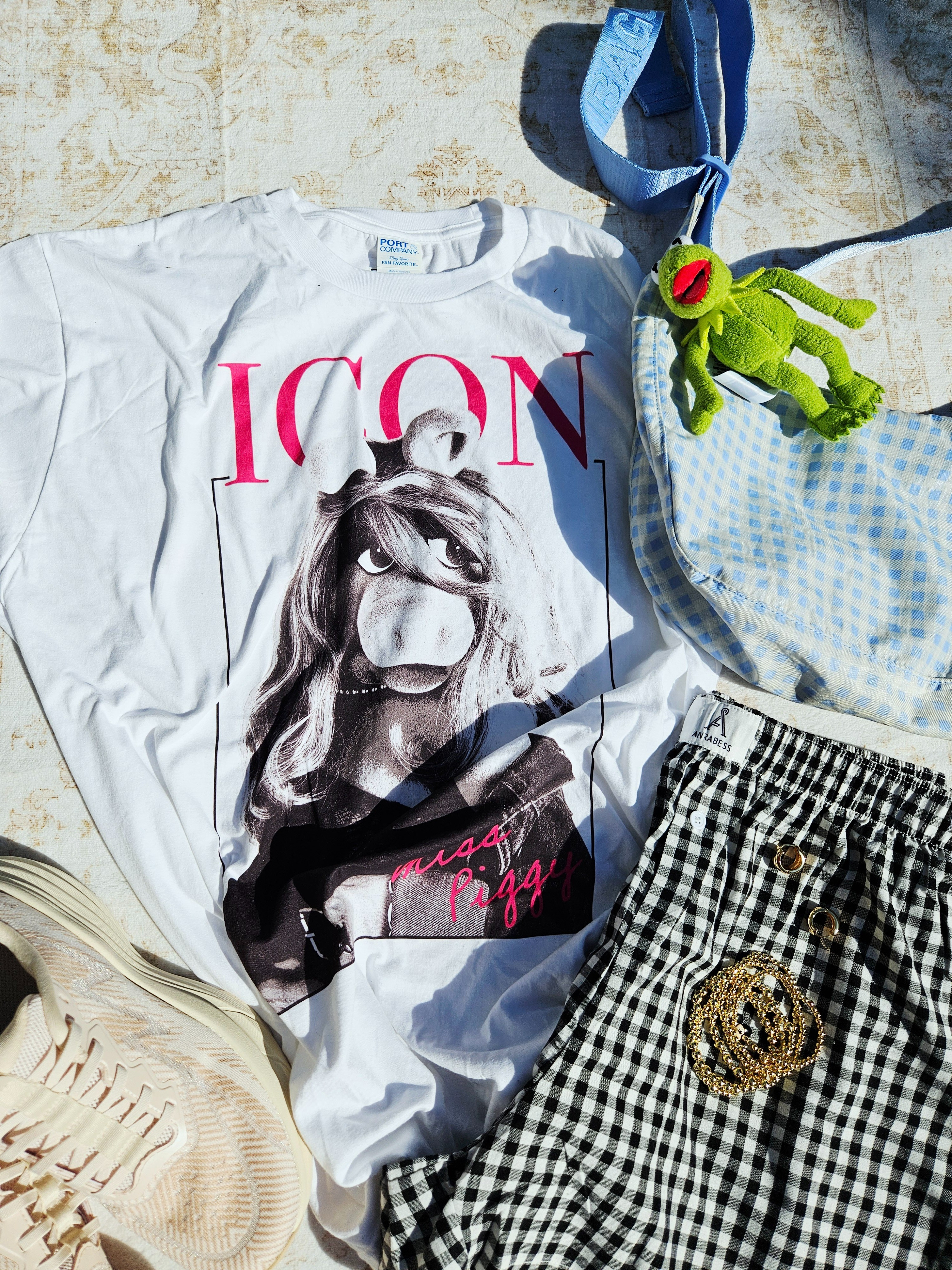 💕✨ From the 'Icon' Miss Piggy tee to the black gingham shorts, comfy park sneakers, and the cutest accessories, this outfit is giving stylish Disney bound perfection! 🎬🐷 Perfect for a day riding Rock'n Roller Coaster, snapping photos on Sunset Boulevard, and staying comfy all day at Disney World.

If you love Disney fashion, Hollywood Studios outfit ideas, Disney bound looks, cute Disney outfits, and trendy park style, this one is a must-save. 💖🎀 

#DisneyWorldOutfit #HollywoodStudiosStyle #DisneyBound #MissPiggy #MuppetsDisney #DisneyFashion #DisneyStyle #DisneyInfluencer #HollywoodStudiosOutfit #DisneyOOTD #DisneyParksStyle #CuteDisneyOutfits #DisneyStyleInspo #ThemeParkFashion 

 #LTKootd #LTKTravel
