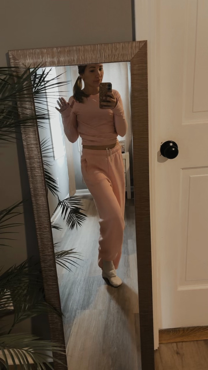 Cannot get over how cozy and cute this outfit is!! Everything on Aerie is on sale 40-60% off!! 

#LTKmomlife #LTKootd #LTKActive