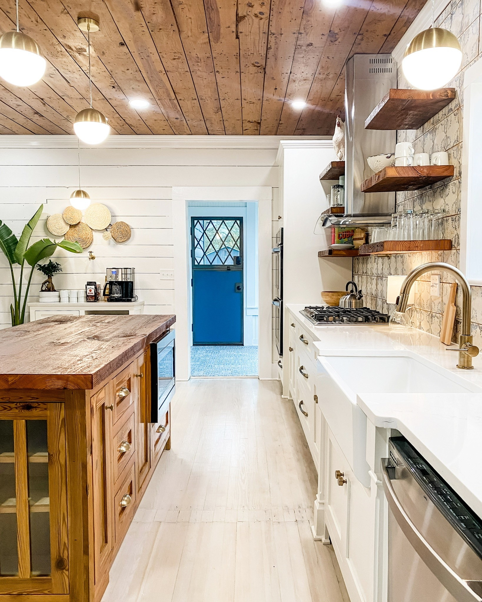 The Cottage on Fort kitchen!! Head over to mindenstays.com to book your stay in this short-term rental!!

Short term rental, Airbnb, Airbnb decor, kitchen, kitchen decor, neutral kitchen, Amazon, Amazon finds, Amazon home decor

#LTKHome #LTKOver40