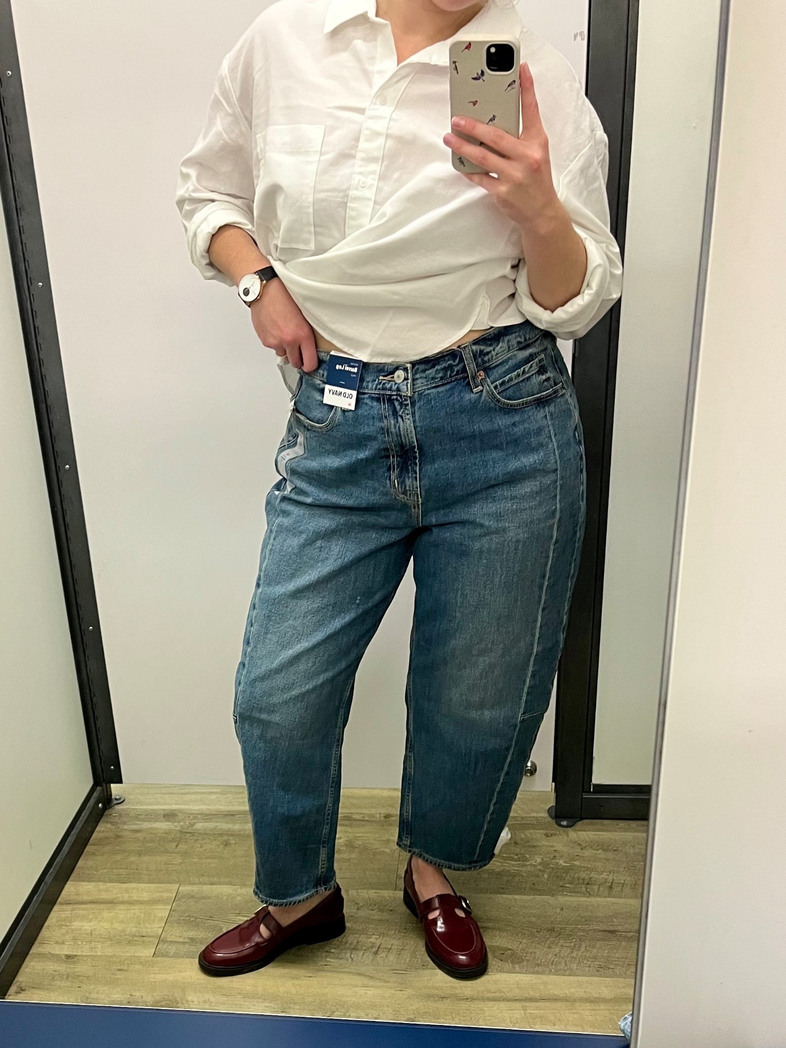 It finally happened… I bought a pair of barrel jeans! Believe it or not, it was old navy who had a pair that didn’t make me look insane. 😮

I’m 5’4, 160ish lbs and usually wear US size 12 in pants. These are size 14 which is perfect for a lil looser fit and just in case they shrink when washed. 

I also bought the cropped button down… cute!