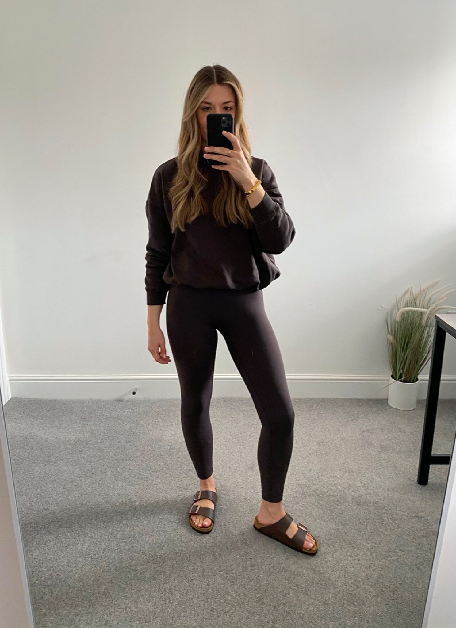 Brown 🤎

How I’ve been wearing my brown birkenstock sandals at home. 

I wear size xs in this adanola sweatshirt and size small in the leggings. 



#LTKSeasonal #LTKeurope #LTKstyletip