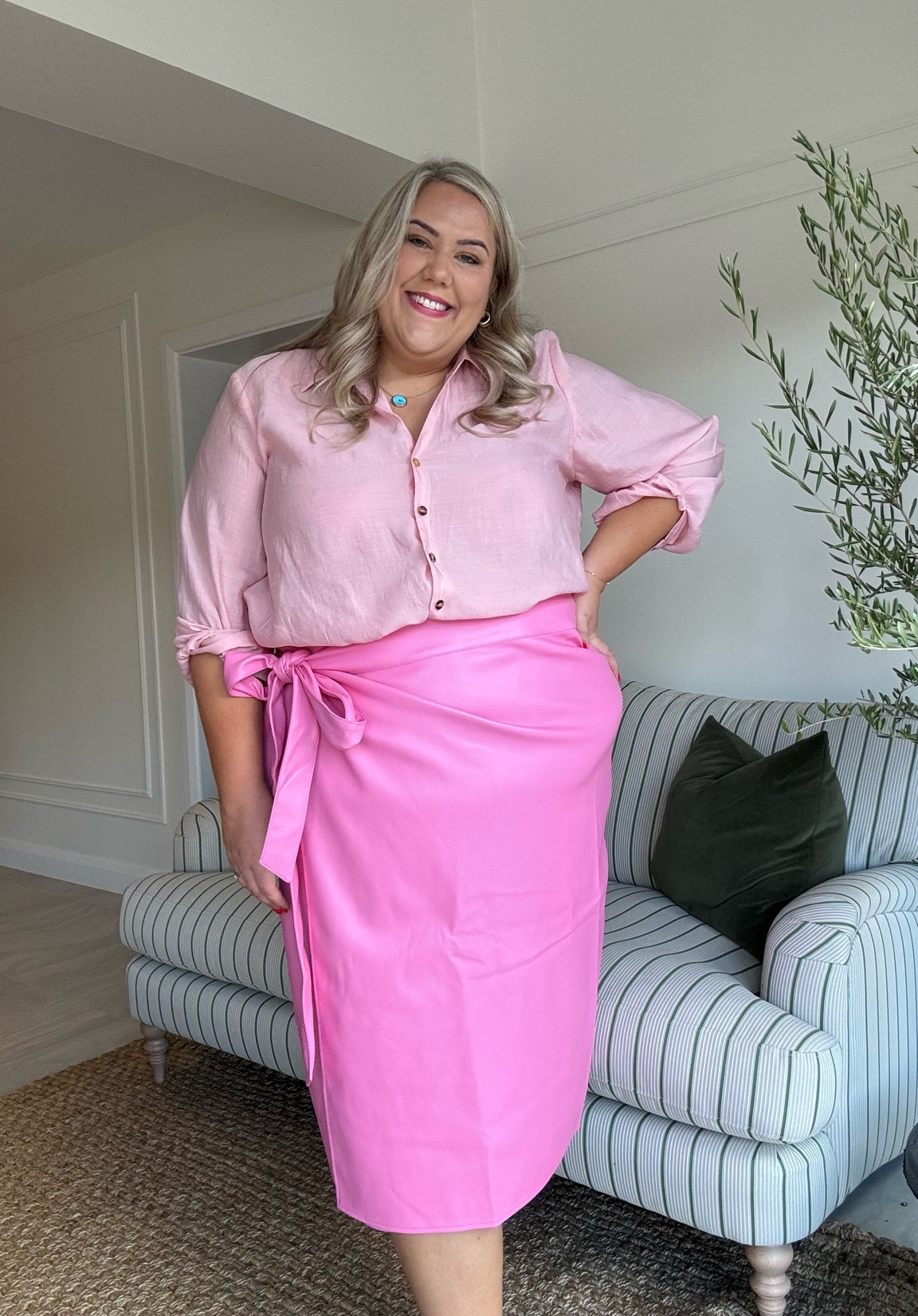 Pink skirt of absolute DREAMS! True to size (so is the shirt). Gorgeous vegan leather. 

#LTKcurves #LTKsummer #LTKplussize