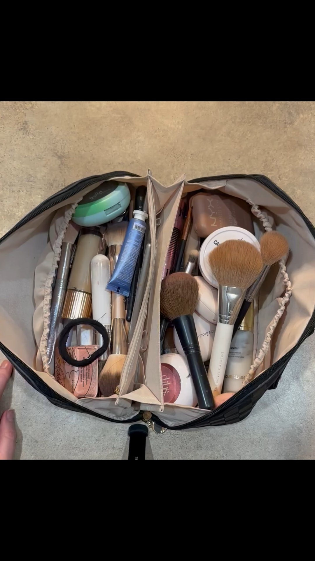 MUST HAVE makeup bag - size LARGE

Amazon 
Makeup 
Travel 
Packing list 


#LTKBeauty #LTKGiftGuide #LTKFindsUnder50