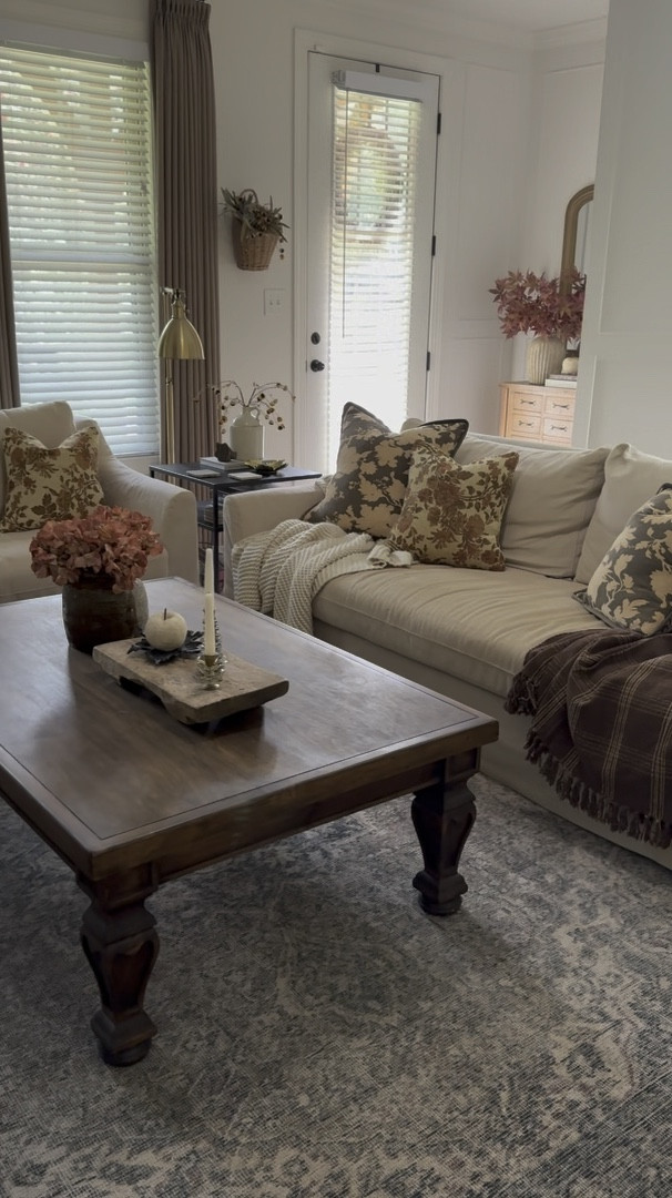 Early Fall Living Roomm

#LTKHome #LTKSeasonal
