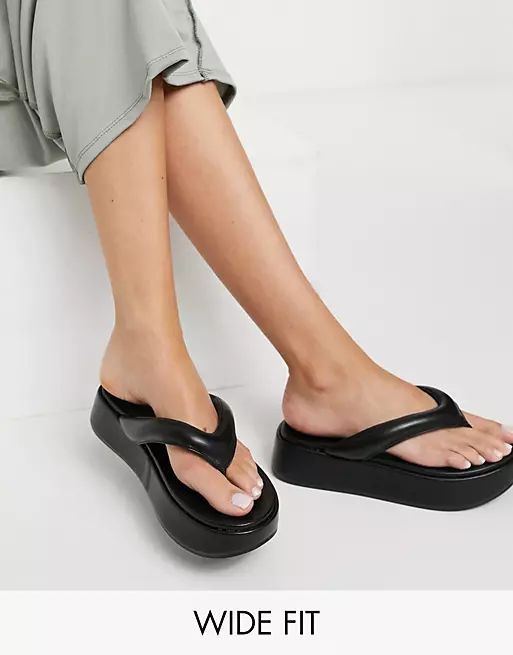 ASOS DESIGN Wide Fit Ferris chunky flip flop sandals in black | ASOS (Global)