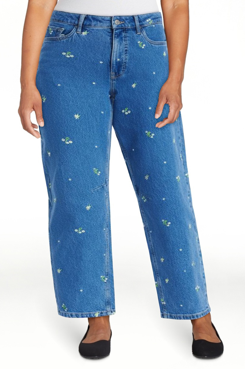 Free Assembly Women's and Women's Plus Embroidered Mid Rise Cropped Barrel Jeans, Sizes 0-26W | Walmart (US)