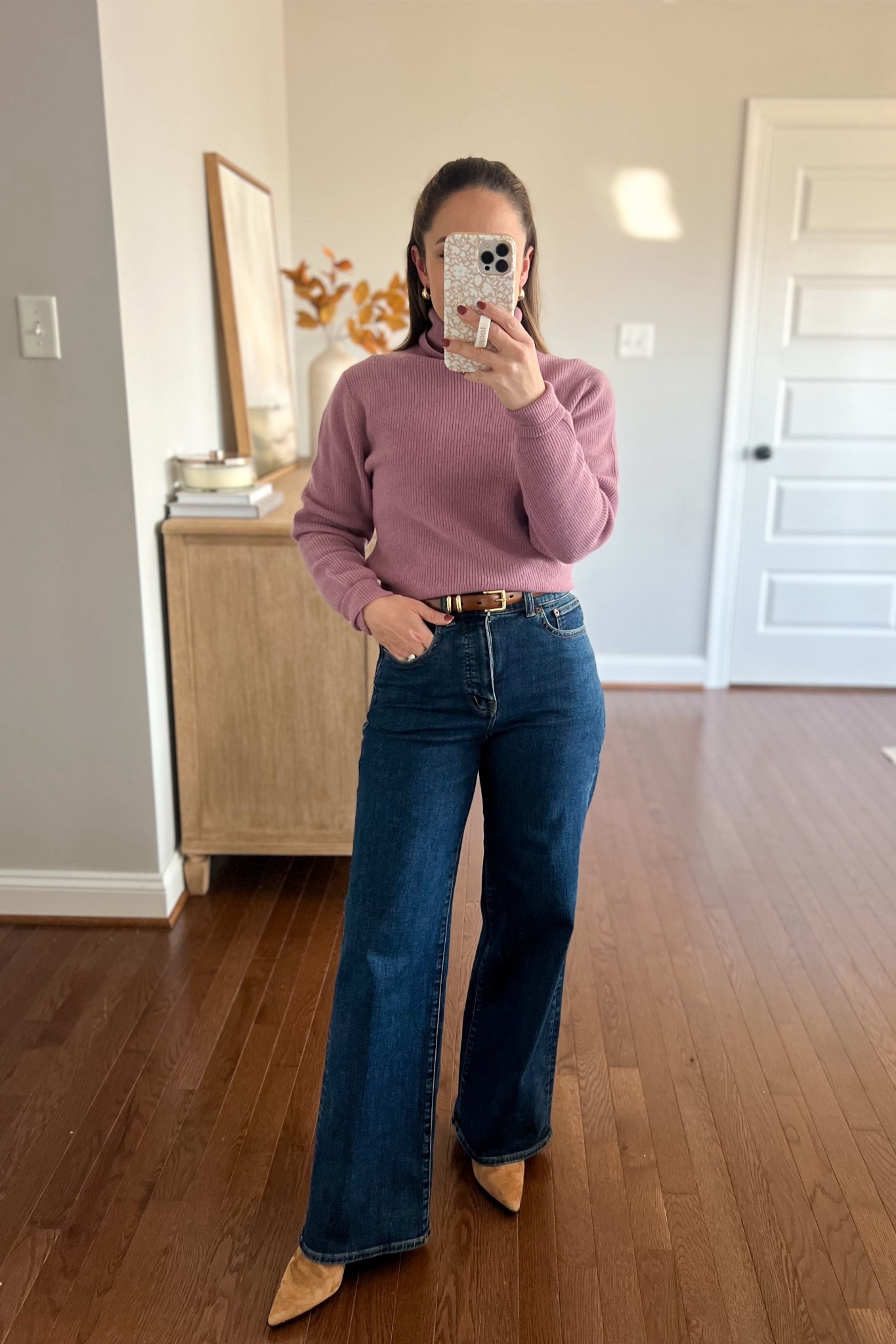 My new favorite wide leg jeans! 

The wide-leg jean from Madewell works for me in petite and standard. I’m wearing standard sizing here. I love them because the denim is thick and holds you in but still has comfortable stretch. 

Jeans: 24 standard (10 3/4” rise, 29” inseam - petite sizing has a 10.5” rise and a 27” inseam). 
Sweater (j.crew): xxs 
Belt (j.crew): xs 
Boots (tts) 

#LTKPetite