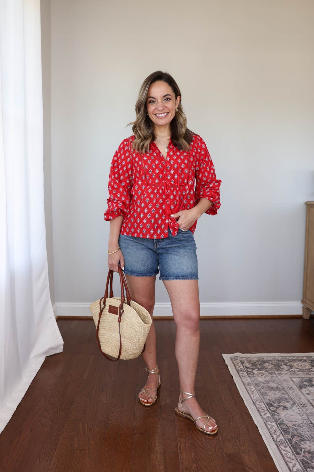 Summer tops that you don’t need to wear tucked in (some with sleeves too)! 

Top (Target): xs 
Shorts (Madewell): 25 sized up 
Sandals (Sam Edelman): true to size

My measurements for reference: I’m 4’10” and 105lbs. My bust, waist, and hip measurement is 32”, 24”, and 36”.

#LTKPetite