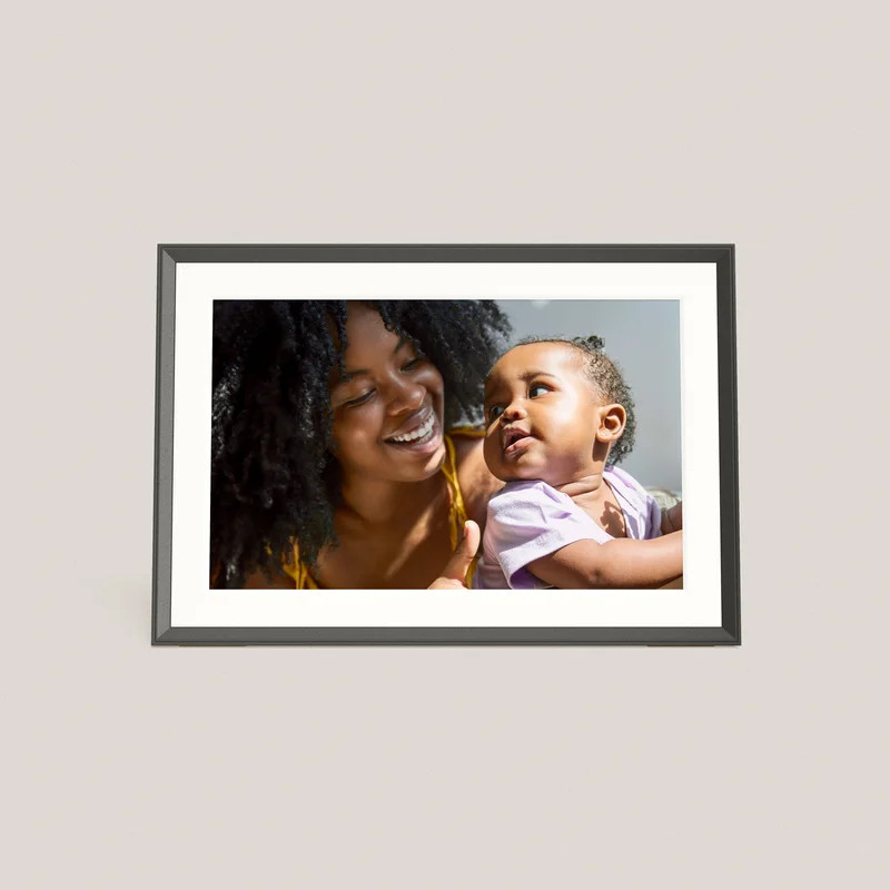 Carver Mat 10" | Aura's bestselling digital frame | Aura Frames