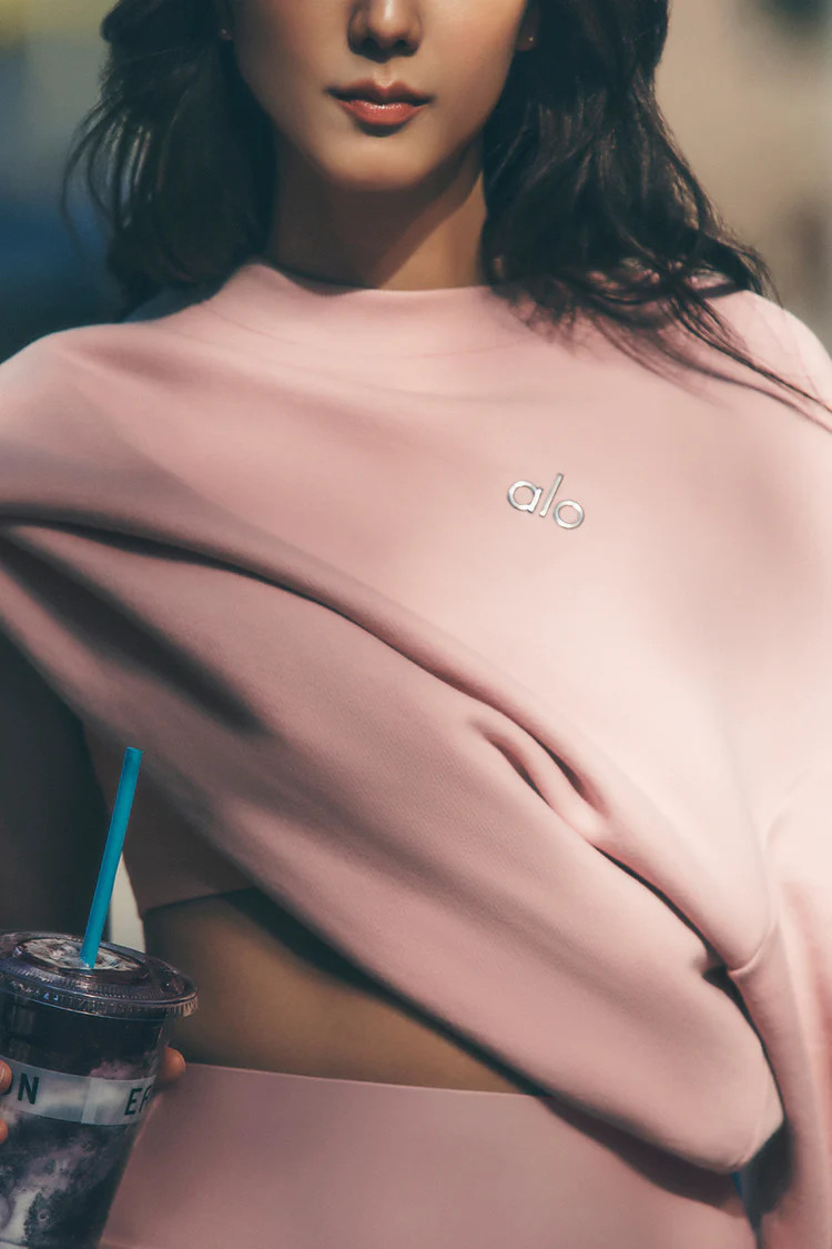 Accolade Crew Neck Pullover - Pink Quartz | Alo Yoga (US)