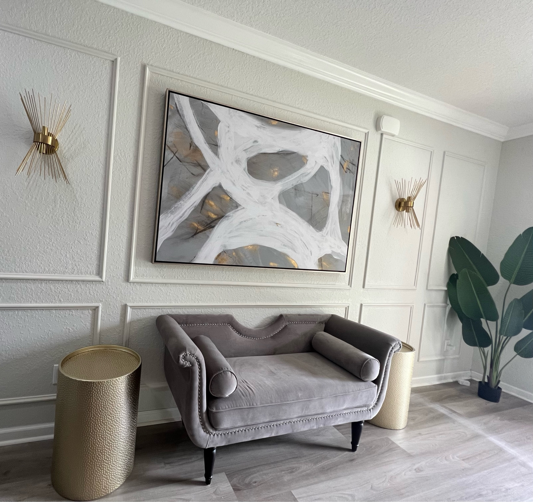 Our new entryway is finally done! 

#LTKFind #LTKSeasonal #LTKhome