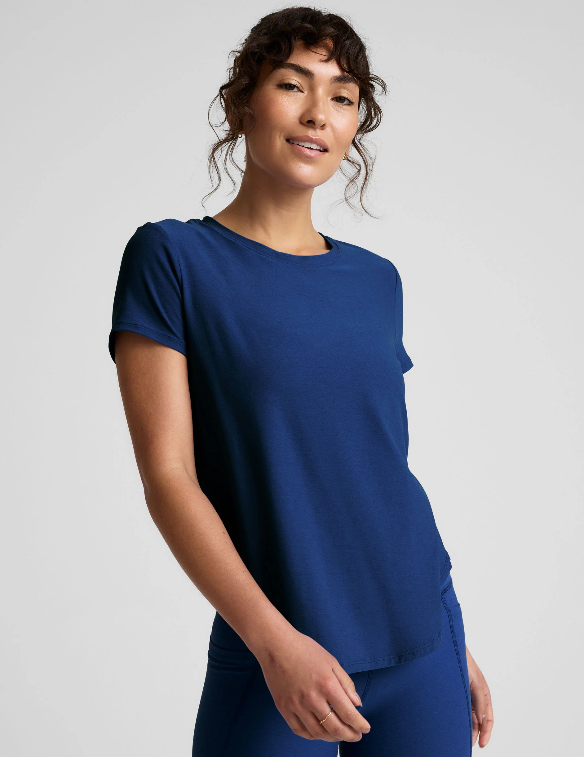 Featherweight On The Down Low Tee | Beyond Yoga | Beyond Yoga