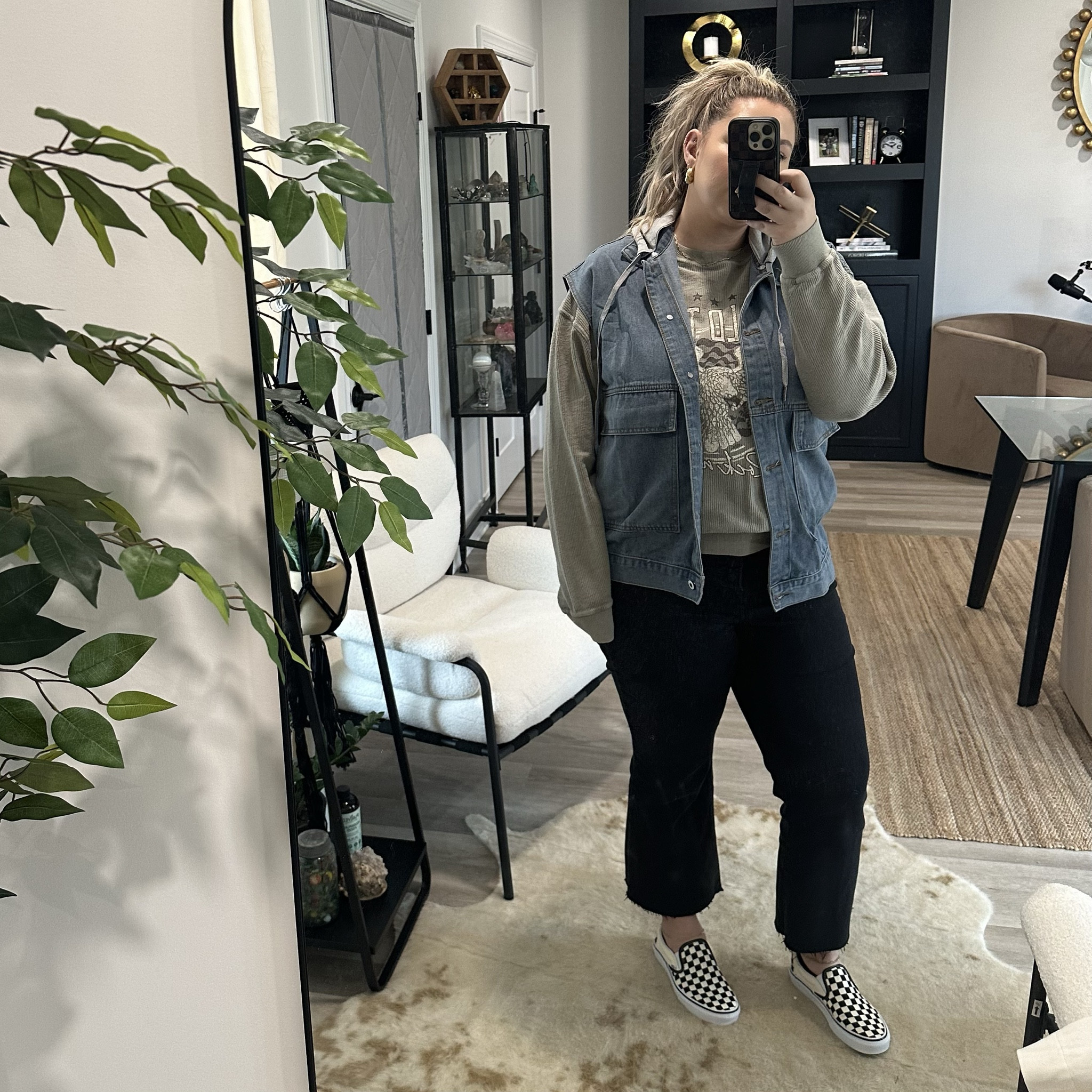 End of the week look - 5 day old hair 😂 working from home, errands & a soccer game tonight ⚽️🖤

#LTKSpringSale #LTKmidsize #LTKSeasonal