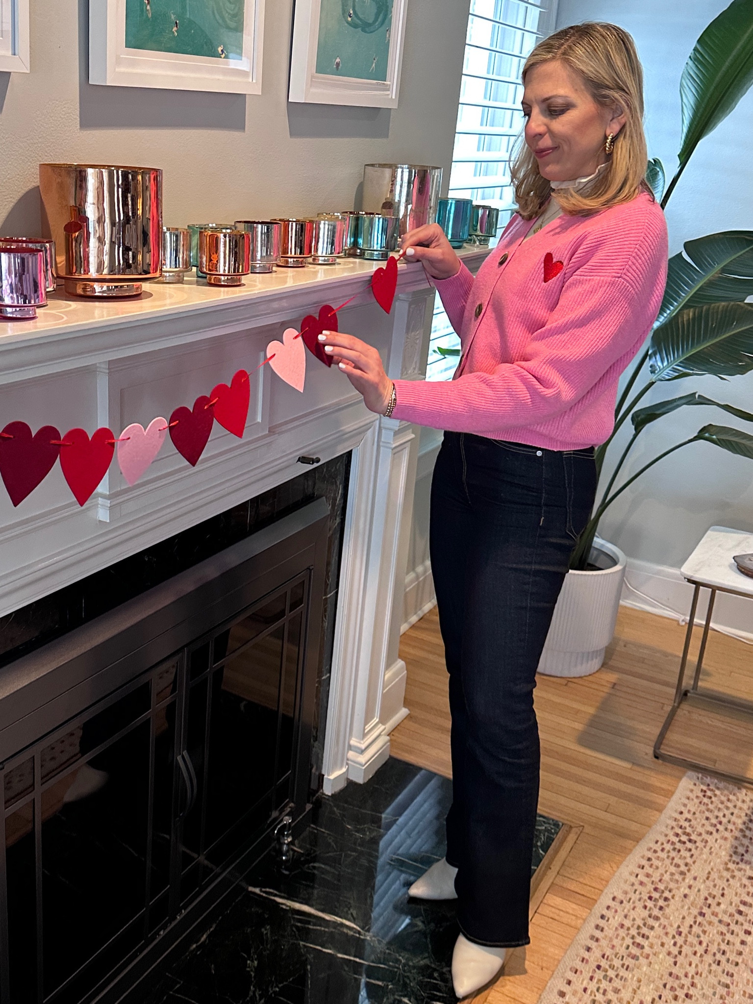 #valentinesday #pink #red #pinksweater #redpants #valentinesdecor #darkjeans 

#LTKSeasonal