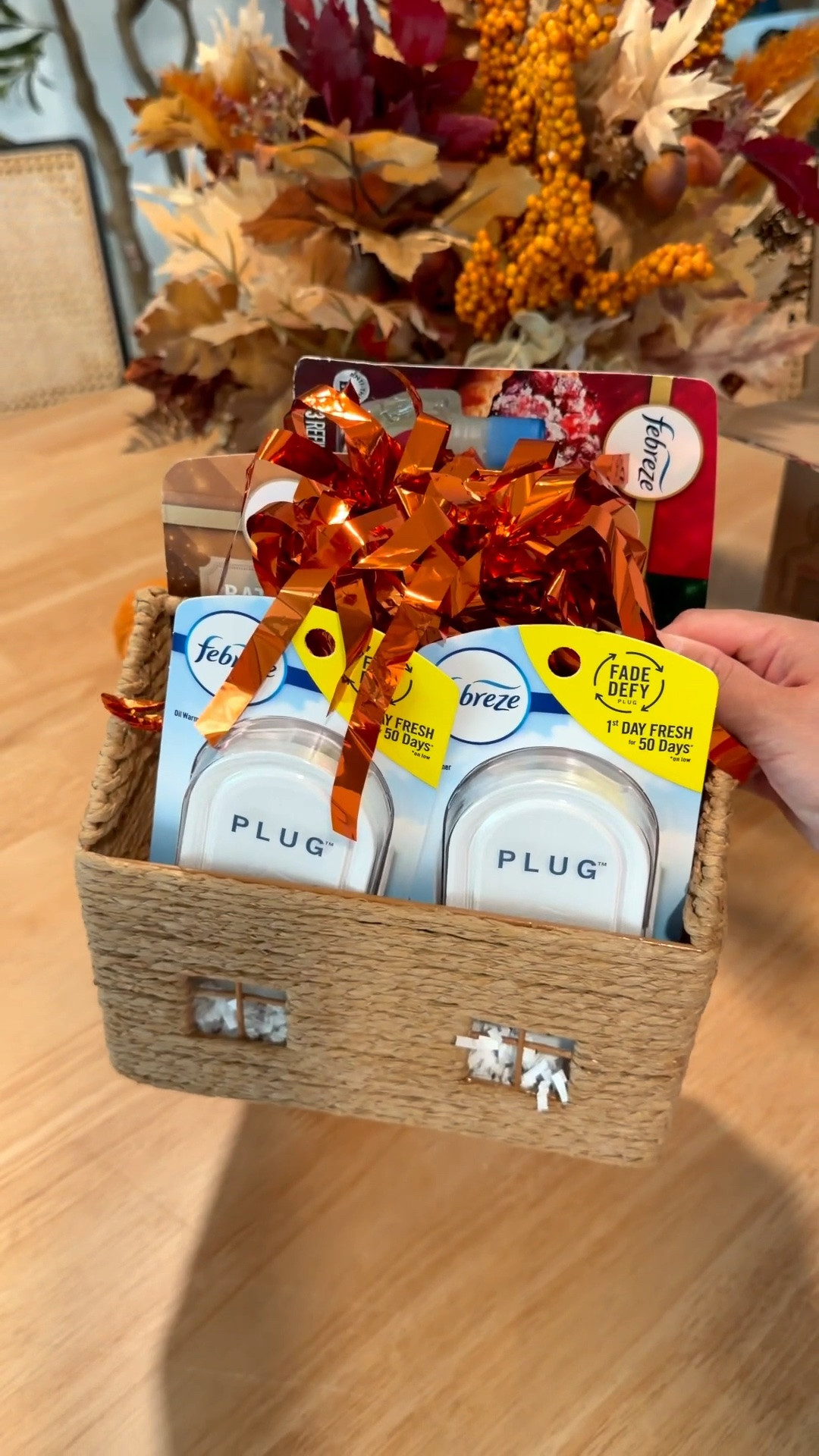 #ad Your fall home reset starts with a Target run! 🍂🤎 Check out these limited-edition @Febreze seasonal scents at @Target 😍 Pumpkin Roll, Baked Cinnamon Apple, Fresh Baked Vanilla… YES PLEASE! Scratch & sniff to find your fav fall scents & bring the cozy fall vibes home! . 🎁🍎 🍂✨ #Febreze #TargetFinds #targetpartner #falliday