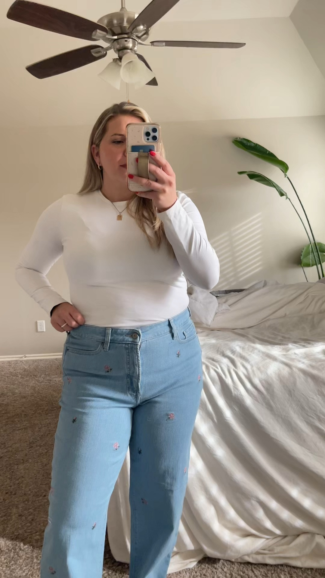 These flower jeans are perfect for spring 🌸 🌷🌺
.
.
Jeans | spring ootd | postpartum 

#LTKSeasonal #LTKMidsize #LTKU