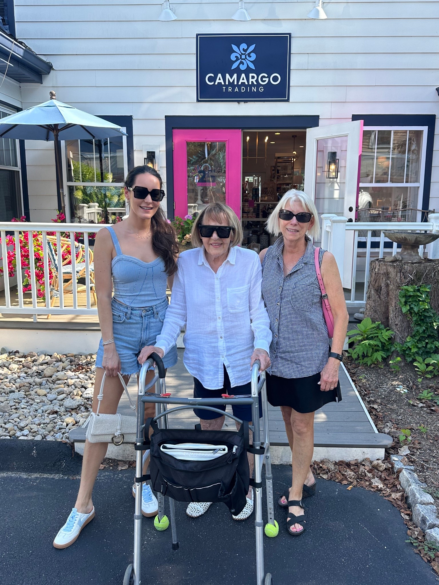 Easy fashion, cute and casual
Free People top 
Abercrombie shorts 
Dolce Vita sneaker mules
Dolce Vita handbag 

#LTKStyleTip #LTKShoeCrush