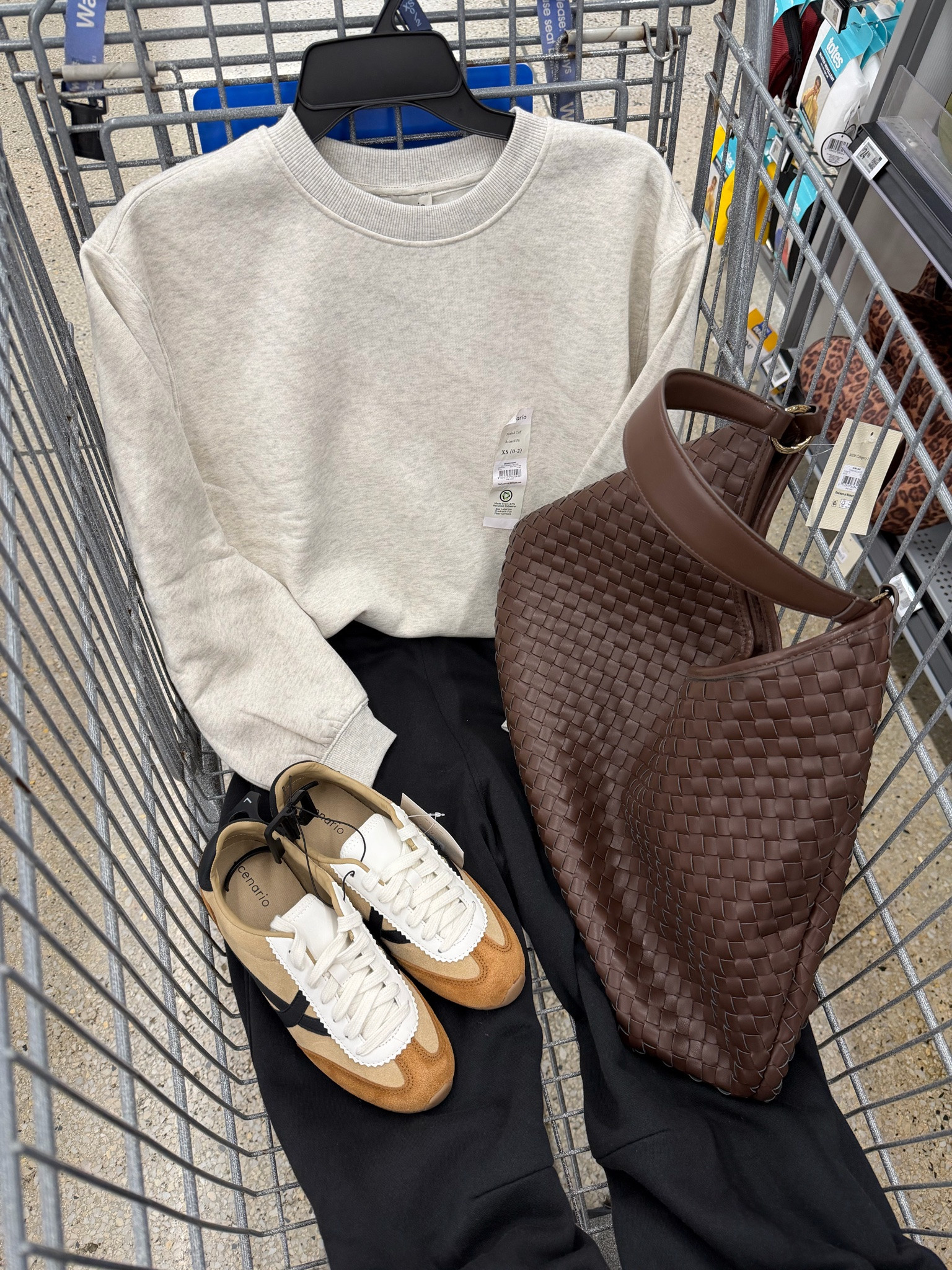 Walmart outfit idea for fall with these barrel leg sweatpants (tts) and pleat sleeve sweatshirt (go up a size). #walmartfashion