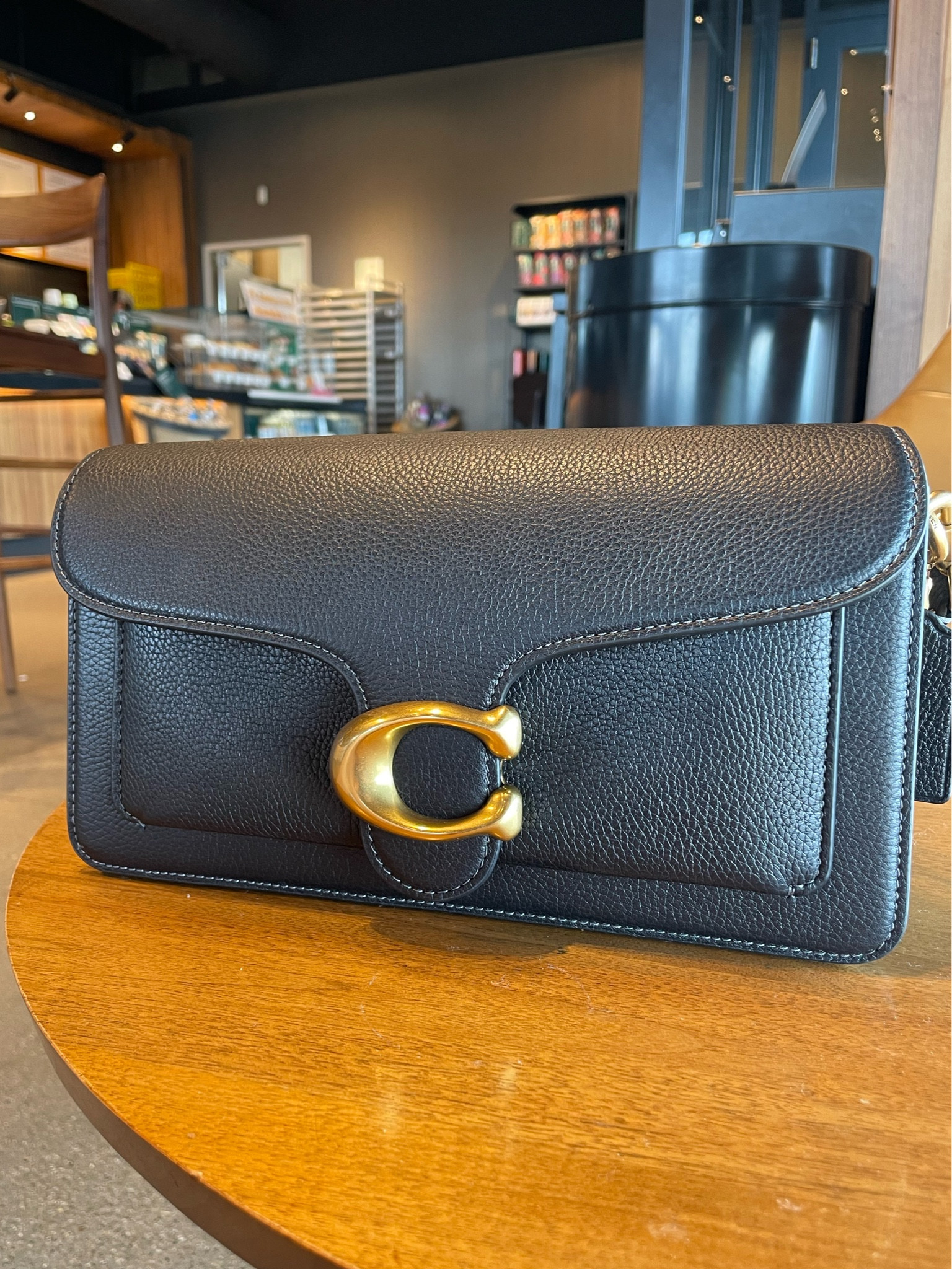 Coach 😍😱 
This purse is drop dead gorgeous! 


#LTKStyleTip #LTKHoliday #LTKCyberWeek