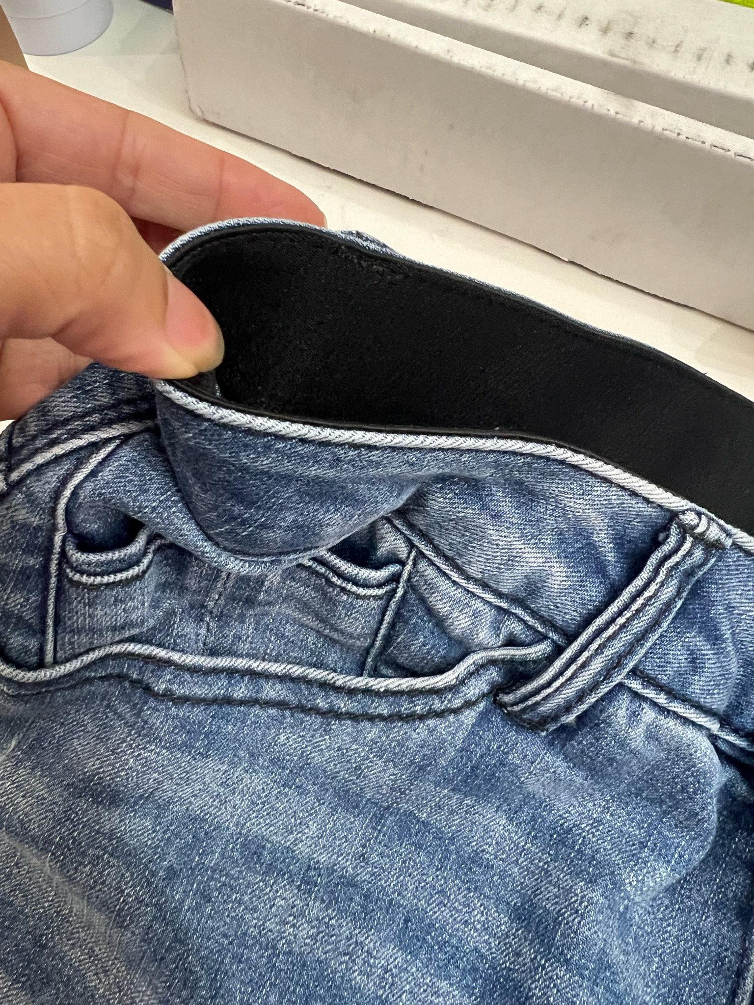 Jeans with a hidden elastic waistband. These are comfortable to wear and this brand is part of the #nsale.




#LTKOver40 #LTKxNSale #LTKSummerSales