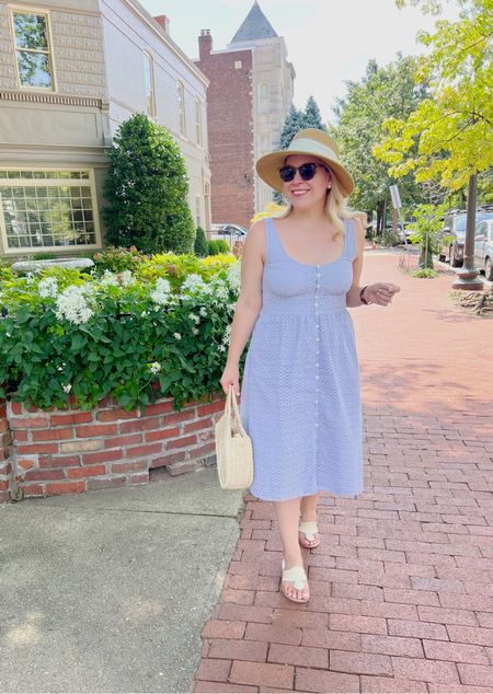 40% off my #JCrew eyelet dress (this is the peri shadow color) with code LONGWKND 
#classicstyle #size8 #size8style #preppystyle #classicoutfit 

#LTKSale #LTKsalealert #LTKunder100