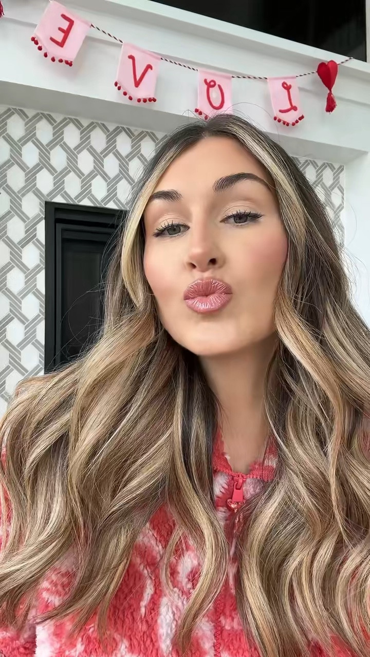 Shop my lip combo 💋

My Holy Grail Liner: Urban Decay Shade Naked 2 
Lipgloss: Tarte Lip Plumping Gloss Shade Primrose

Lipgloss, lipstick,lipliner, makeup,lipgloss

#LTKWatchNow #LTKBeauty #LTKStyleTip