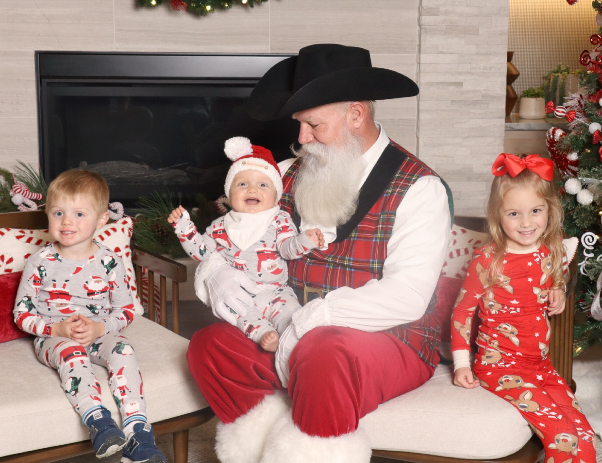 Santa photos!

(Santa pics, holiday memories, meeting Santa, toddler pajamas, toddler pjs, baby pjs, Target finds, Walmart finds, Amazon bow, little girl style, holiday fashion) 

#LTKFindsUnder50 #LTKHoliday #LTKKids