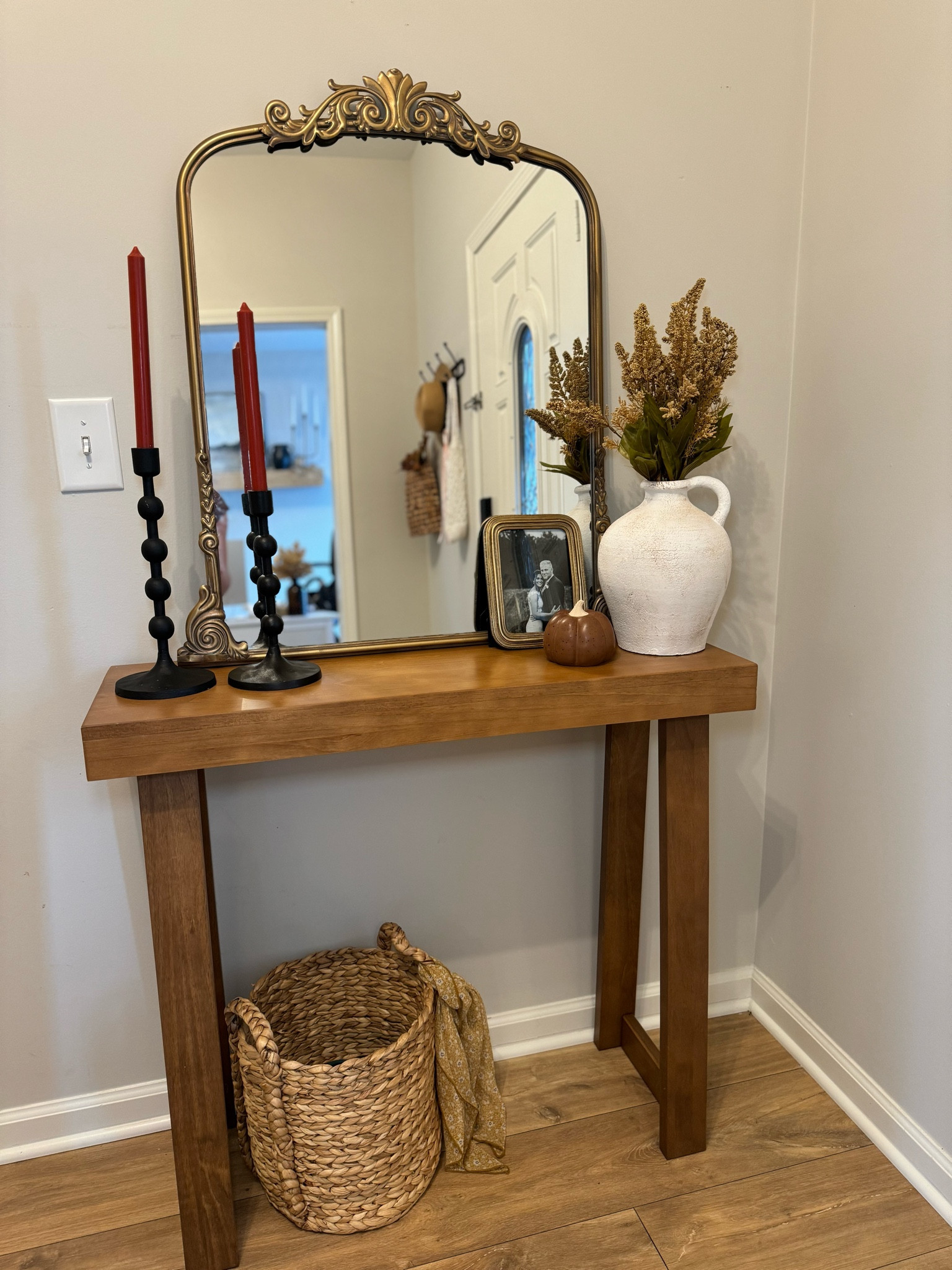 Entry table | console table | decoration | fall decor | decorate | vintage | modern farmhouse 

#LTKSeasonal #LTKHome