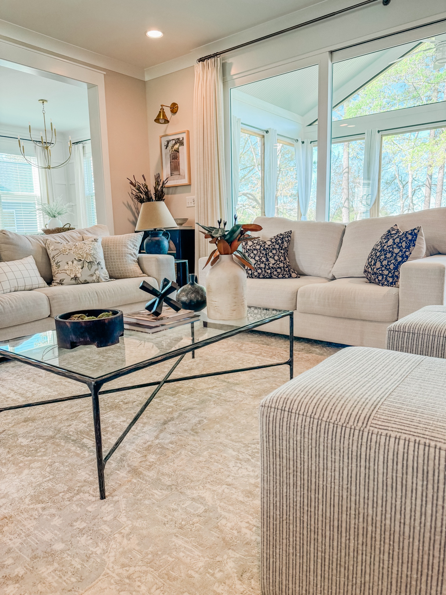 Modern organic living room 

#LTKhome #LTKfamily #LTKstyletip