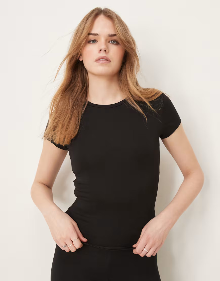 Gina Tricot Soft Touch jersey short sleeve top with round neck in black | ASOS (Global)