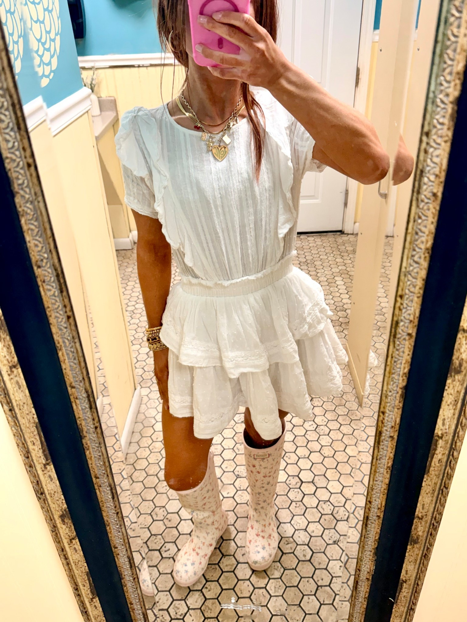White ruffle dress #sunmer #lsf #loveshackfancy


#LTKFestival #LTKdayinmylife #LTKootd