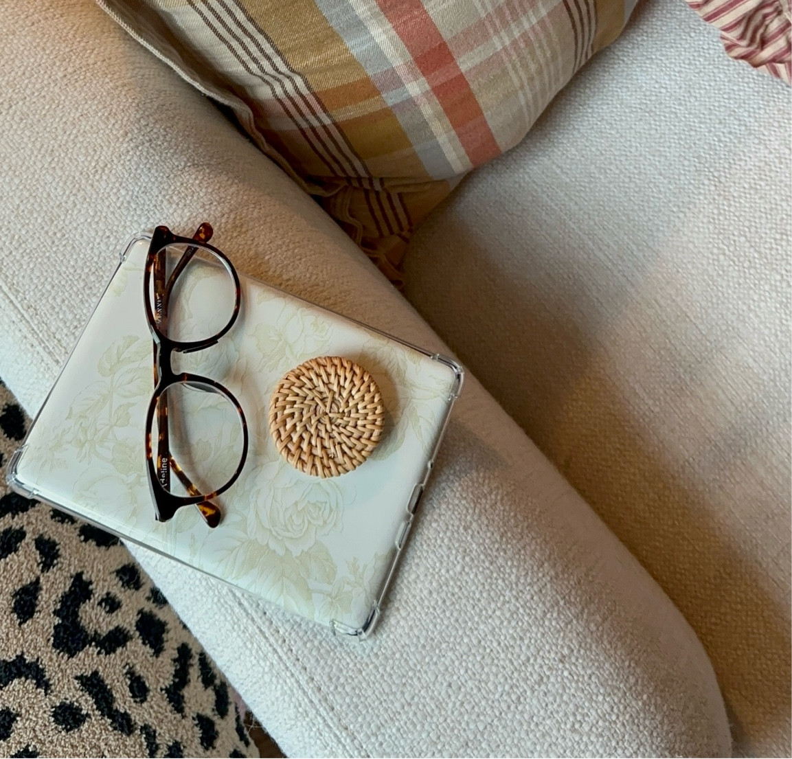 DIY wallpapered kindle case!

#LTKhome