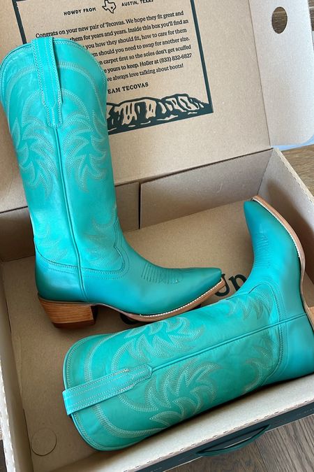 Tecovas boots, cowboy boots, cowgirl boots, western, rodeo outfit, country concert, turquoise

The prettiest new color in my most favorite boots! True to size and so comfy! 

#LTKshoecrush