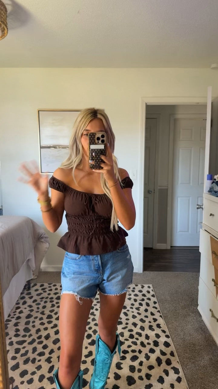 the cutest chocolate brown top 🤎

#LTKU #LTKootd #LTKPetite