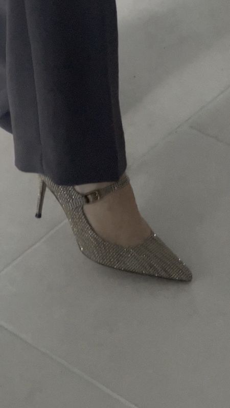 Work shoes / Mary Jane / sparkly heels / brown heels / attorney / lawyer / law school / corporate 

#LTKstyletip #LTKshoecrush