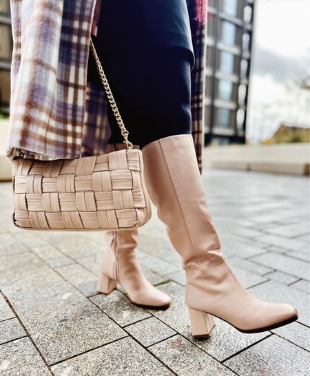 Boot season!
Midsize / plus size friendly boots!
Paired with designer dupe bag

#LTKcurves #LTKeurope #LTKstyletip