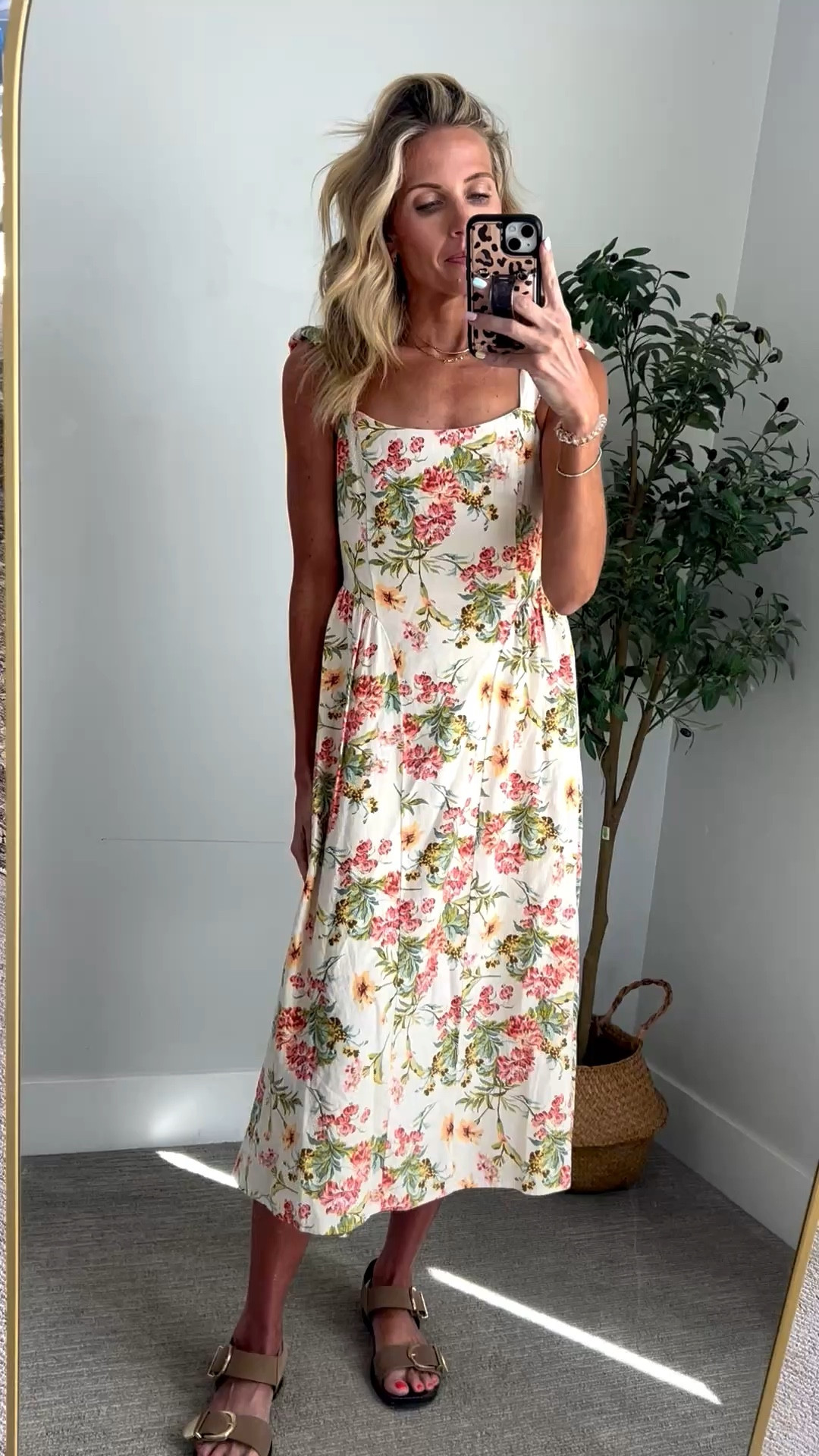 The dress you’ve been needing for those graduations, Spring bridal showers and every event in between! #kohlspartner  The print is gorgeous and the linen blend material gives it a lightweight vibe- perfect for the heat. #kohls @kohls 