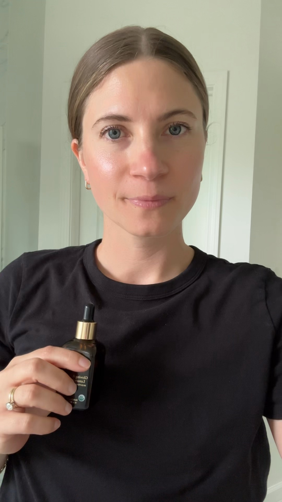 Looking for a natural glow without the toxic chemicals? ✨ I’ve been using this organic Glowing & Radiant Luxury Face Oil for a few nights now, and I’m impressed with how soft it makes my skin feel! It’s affordable, effective, and free of hormone-disrupting ingredients.

#LTKmomlife #LTKselfcare #LTKBeauty