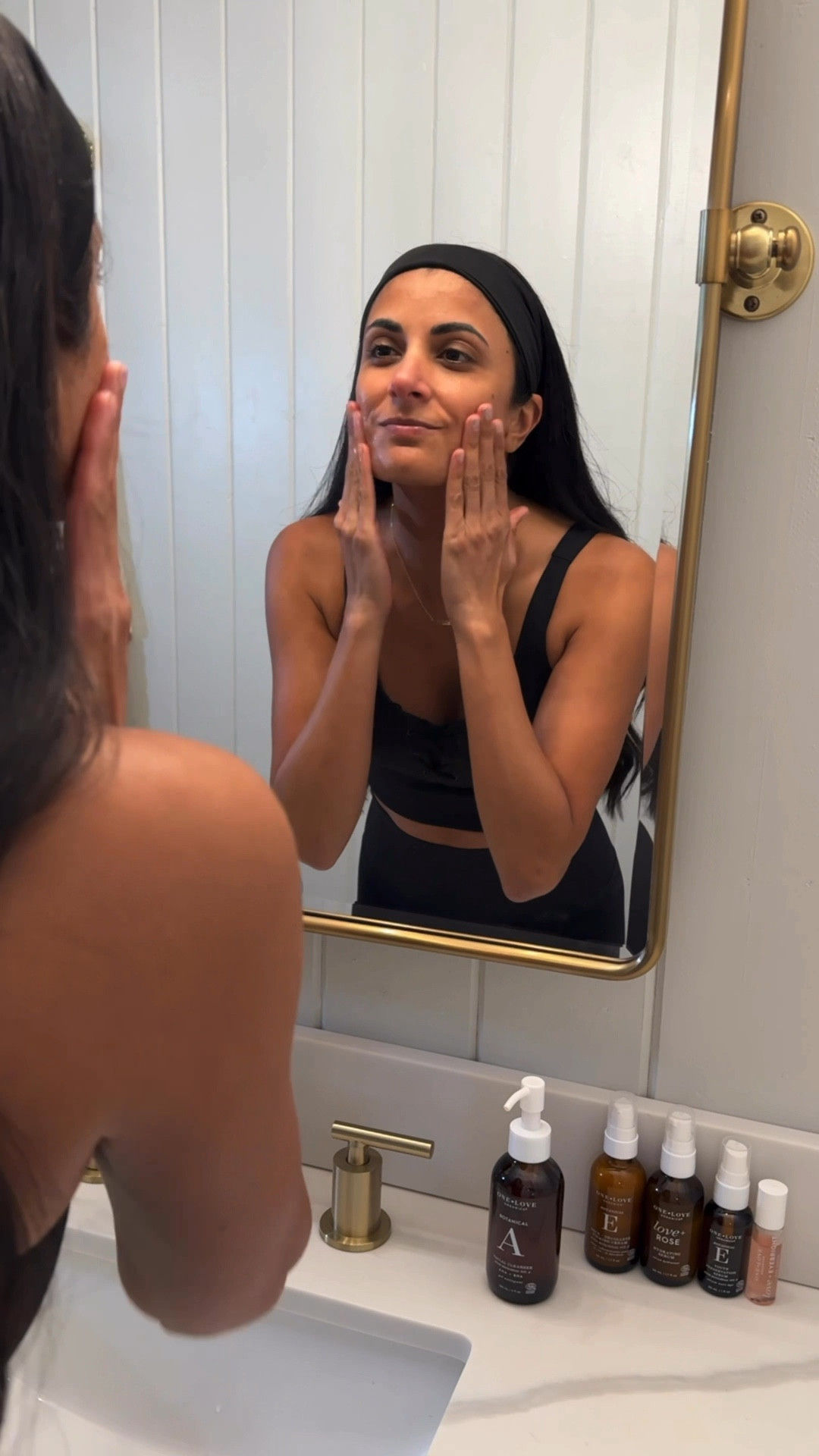 I have partnered with One Love Organics to share some of my favorite clean skincare. 
Shop their sale happening now! Up to 50% off certain products 🩶
#ad #olofan @oneloveorganics 

#LTKBeauty
