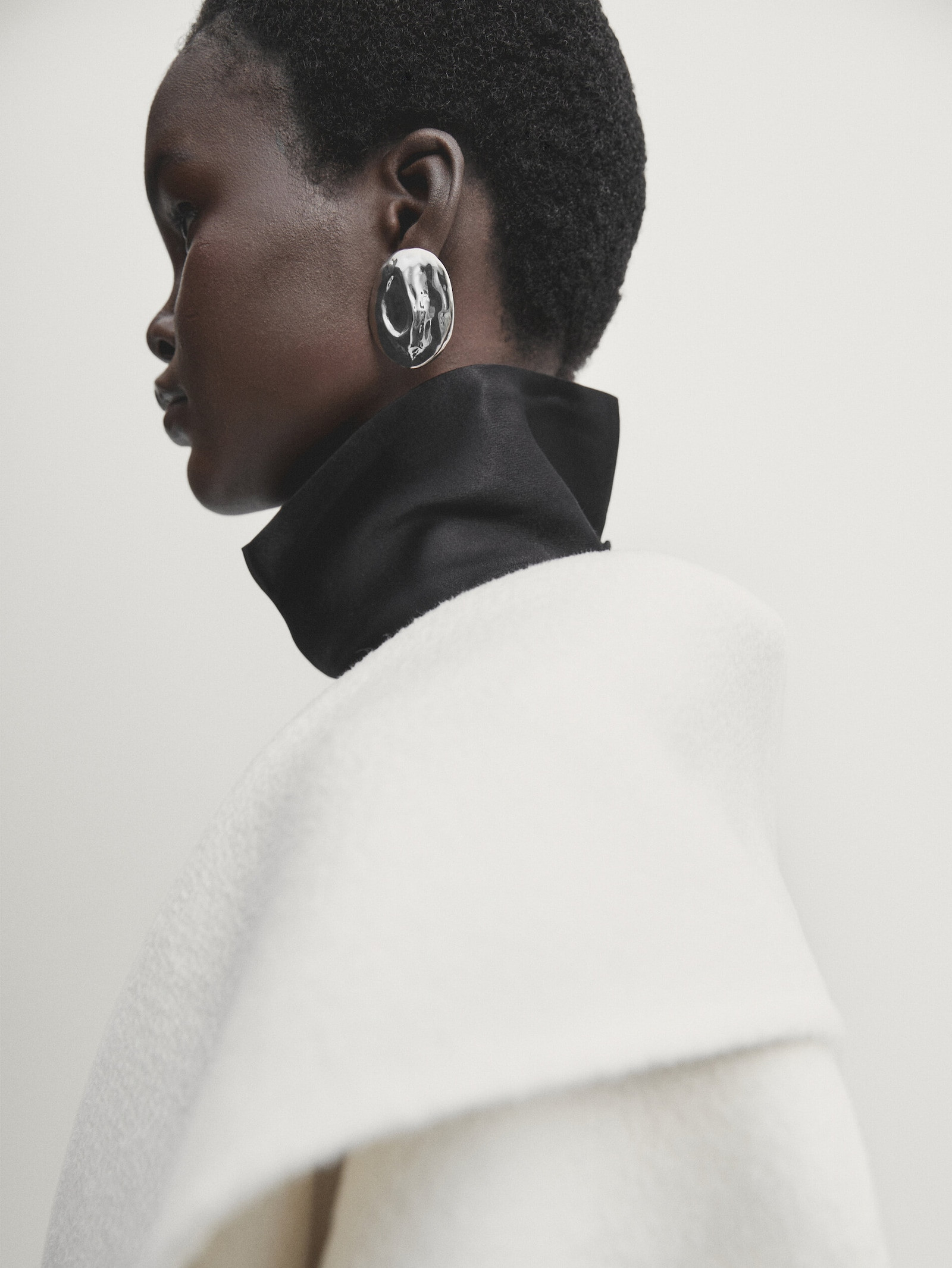 Mantel mit Reverskragen und Gürtel -Studio | Massimo Dutti DE